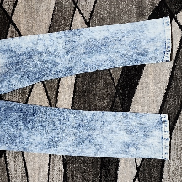 MISS ME EMBROIDERED FAUX-FLAP RHINESTONES ACID-WASH SIGNATURE SKINNY DEN… - Picture 11 of 15